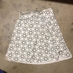 Soft spandex and polyester skirt, black and white intricate design